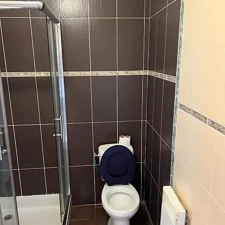 équipé Proche De La Gare De *